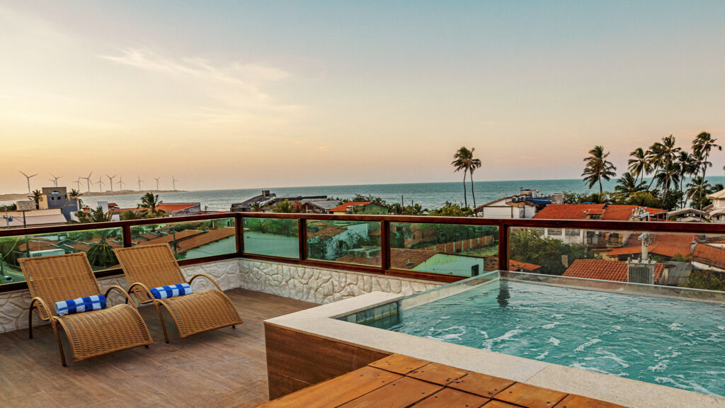 Vista do Rooftop do Amana para o por do sol e para a praia de Icaraizinho de Amontada